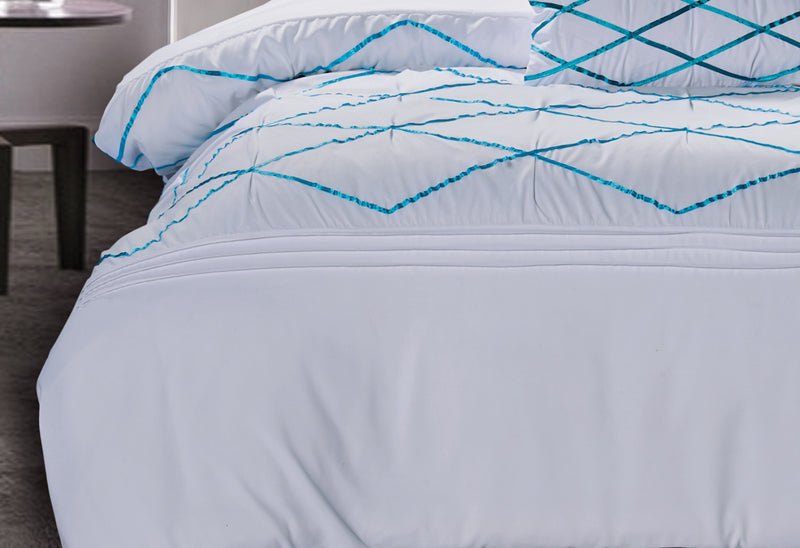 King Size White and Turquoise Blue Quilt Cover Set (3PCS)