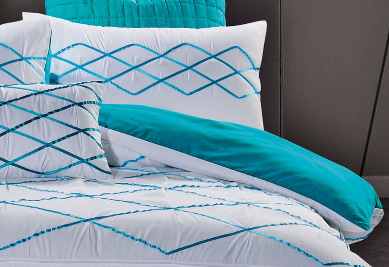 Super King Size White and Turquoise Blue Quilt Cover Set (3PCS)